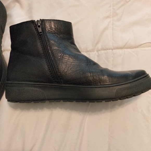 Chelsea Crew ankle booties - Picture 2 of 7